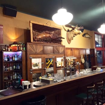 Buck's American Restaurant - Bar at Buck's American Cafe - Cocktail Bars Near Me - Everett, Washington
