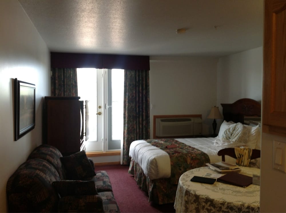 EXECUTIVE HOUSE SUITES HOTEL & CONFERENCE CENTER 9815 101 Street