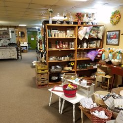 Neva's - Booths of items for sale