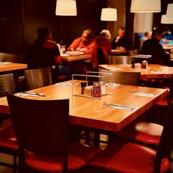 Dewey's Pizza - Overland Park - Upscale dining area - Pizza Near Me - Overland Park, Kansas