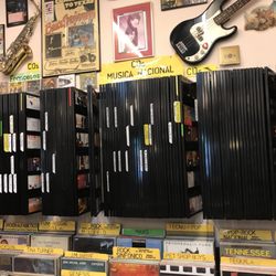Discos Killers - CDs up top, vinyl down below.