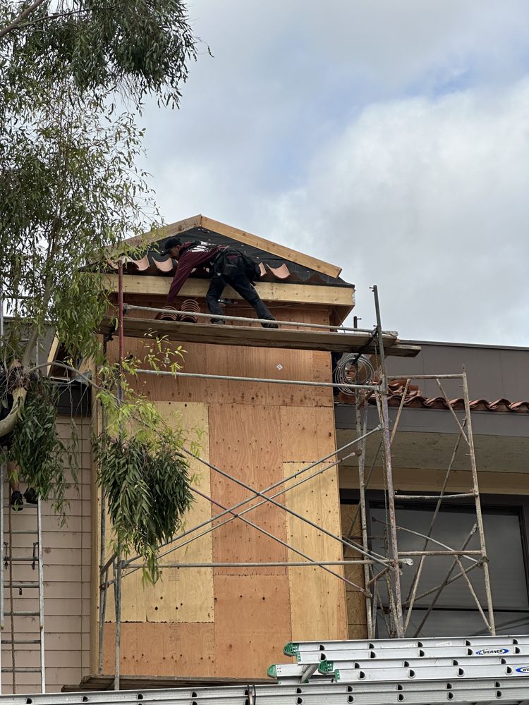 Slide of Frank Delgado Roofing