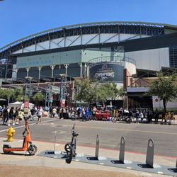 BoSa Donuts - Right across the Baseball stadium