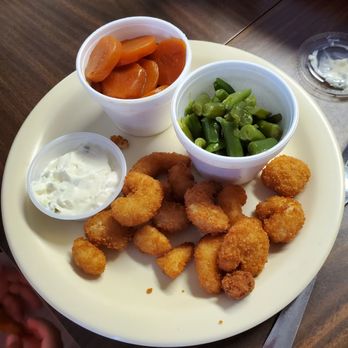 Witte's Bar-B-Que & Catering - Kids portion of popcorn shrimp with carrots and green beans - Barbeque Near Me - La Vernia, Texas Witte's Bar-B-Que & Catering - Kids portion of popcorn shrimp with carrots and green beans - Barbeque Near Me - La Vernia, Texas