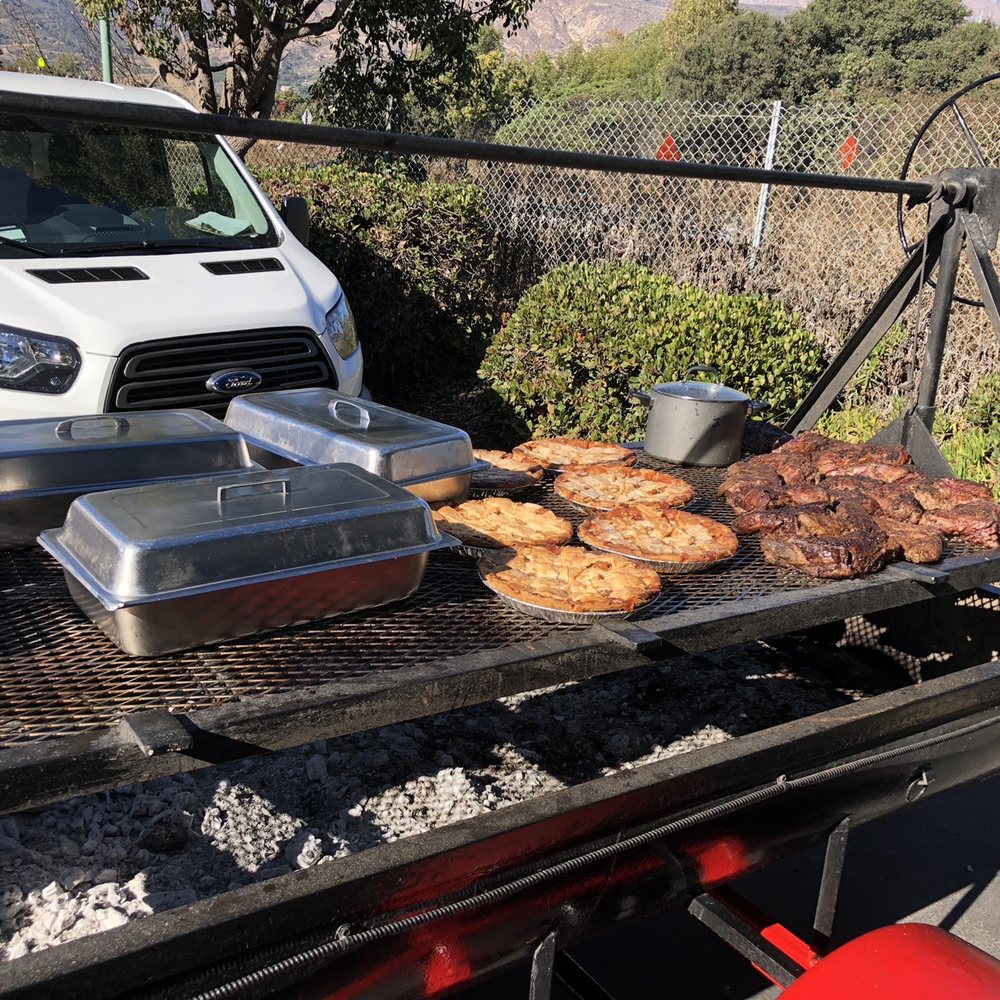 Dearmore BBQ Catering - Try-tip, chicken, veggies and hot apple pie!! - Caterers Near Me - Ventura, California