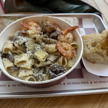 Psta - Shrimp and mushroom pasta - Italian Near Me - Brooklyn, New York