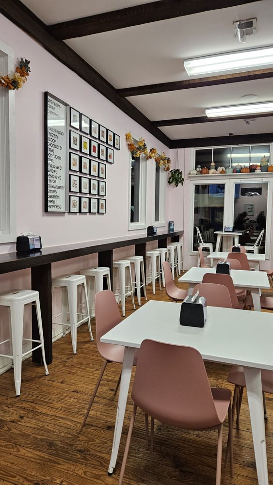 SCOOPS ON MAIN Updated September 2024 41 Photos & 28 Reviews 116 E Main St, Youngsville