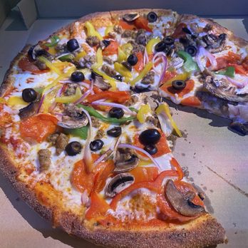 Aloha Pizzeria - Medium Supreme Pizza - Pizza Near Me - Honolulu, Hawaii