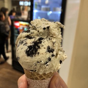 Häagen-Dazs - Cookies and cream - Ice Cream & Frozen Yogurt Near Me - Jersey City, New Jersey