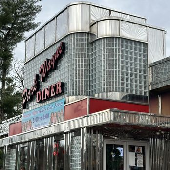 Park Wayne Diner - Exterior - Diners Near Me - Wayne, New Jersey