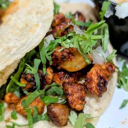 Chinelos Taqueria - Al Pastor Tacos
