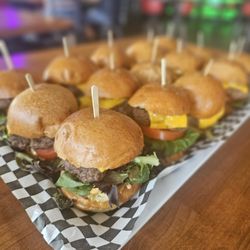 Iguanas Bar - BEEF SLIDERS