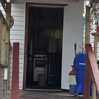 Bobby's Barrel - Door to kitchen, no screen. - American Near Me - Volo, Illinois
