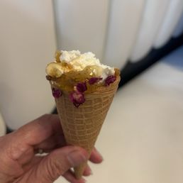 Yogurt Yogourt Pressé Cone with Fig Jam 冷萃干噎酸奶甜筒