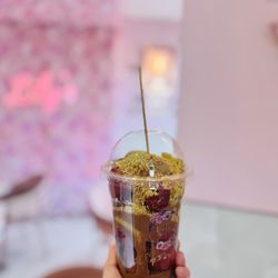 Lily’s Chocolate & Coffee - Dubai Chocolate Covered Strawberries