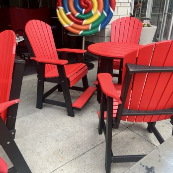 Sugar Factory - Rosemont - Outdoor seating (which we were passive aggressively discouraged from sitting at). Looks nice though. - Desserts Near Me - Rosemont, Illinois