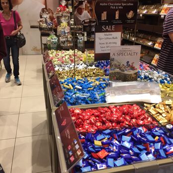 Lindt Chocolate Shop - Special prices all around - Chocolatiers & Shops Near Me - Toronto, Ontario