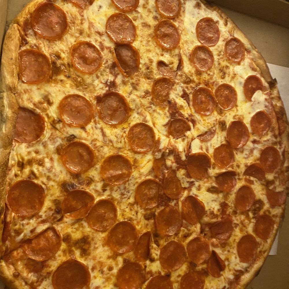 Classic pepperoni and cheese pizza Classic pepperoni and cheese pizza