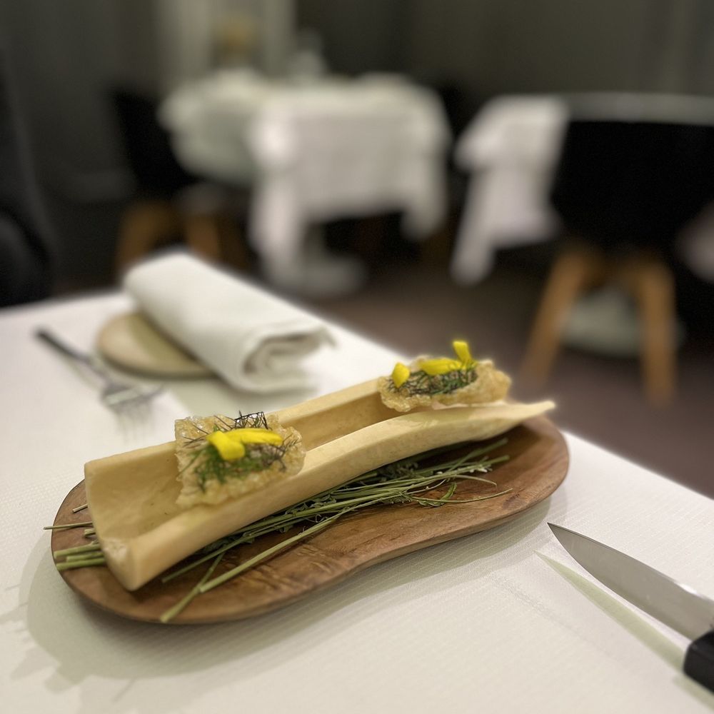 Garance - Amuse bouche - pork rinds with herbs - French Near Me - Paris, 75