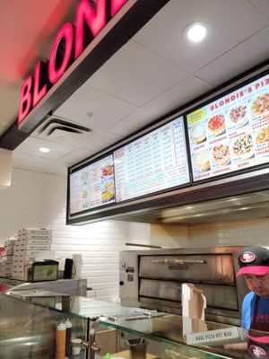 Blondie’s Pizza by null