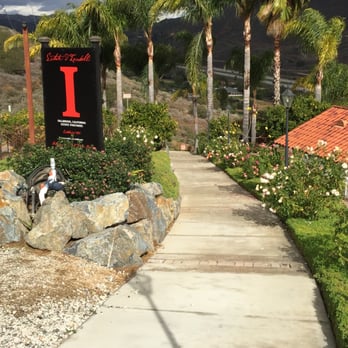 Estate D'Iacobelli - Walkway entrance to winery. - Wine Bars Near Me - Fallbrook, California