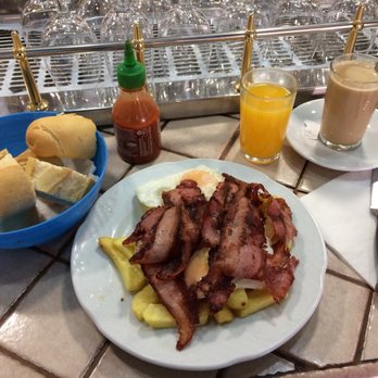 La Complutense - Bacon, eggs, potatoes and bread!  Yummy - Tapas/Small Plates Near Me - Alcalá de Henares, M