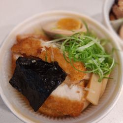 Rãramen - To-go container of Curry Ramen