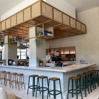Two Hands - Atmosphere - Cocktail Bars Near Me - Austin, Texas