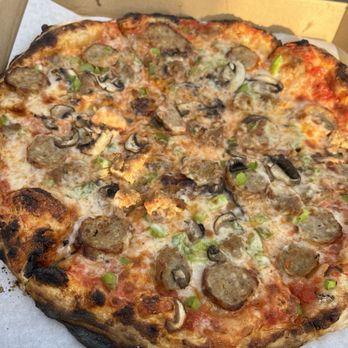 La Florizza Pizza - Deluxe pizza - Pizza Near Me - Spring Hill, Florida