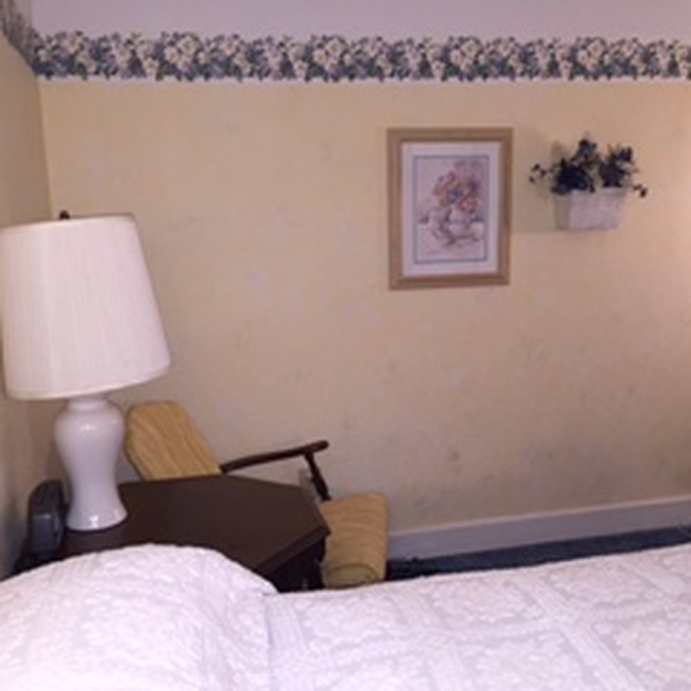 The Boardwalk Hotel & Bar - The Daisy room on the 3rd floor. - Hotels Near Me - St. Ignace, Michigan The Boardwalk Hotel & Bar - The Daisy room on the 3rd floor. - Hotels Near Me - St. Ignace, Michigan