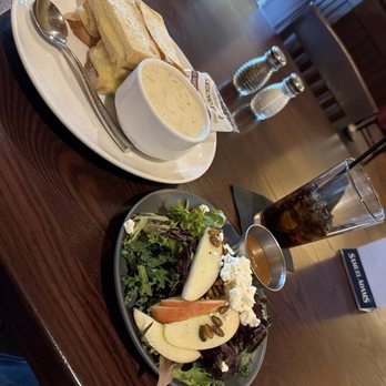 Connolly's Publik House - Grilled cheese, clam chowder, and salad - American Near Me - Boston, Massachusetts Connolly's Publik House - Grilled cheese, clam chowder, and salad - American Near Me - Boston, Massachusetts