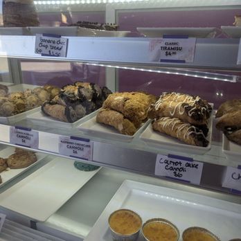 Momma Mondragon’s Macarons - Cannoli - Macarons Near Me - Moreno Valley, California