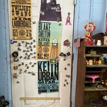 Oddly Amazing Antiques - Antiques Near Me - Clarksville, Tennessee