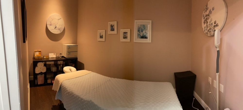 Earth & Sky Massage and Facial Logo