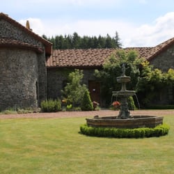 Manor house would not be complete without a fountain.