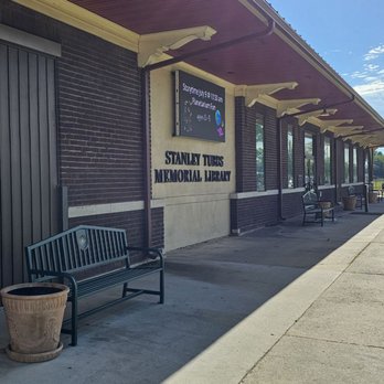 Stanley Tubbs Memorial Library - Front of library - Libraries Near Me - Sallisaw, Oklahoma