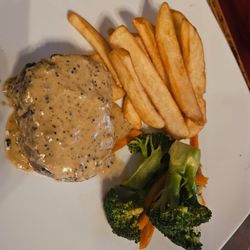 Tony's Steak and Seafood - The pepper steak, with veggies, brandy pepper sauce, and chips.