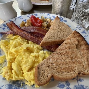 Little Hen - Bacon Eggs Hash Browns and Whole Wheat Toast... - Breakfast & Brunch Near Me - Miami, Florida