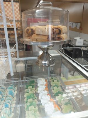 Gust Gallucci's Italian Foods by null