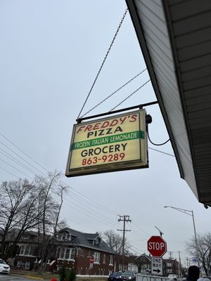 Freddy's Pizza by null