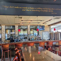 Hopvine Brewing Company - Nice bar area