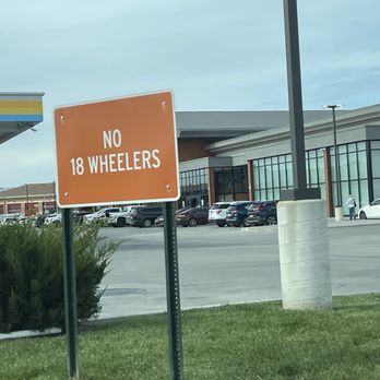  Wally's - Gas Stations Near Me - Fenton, Missouri