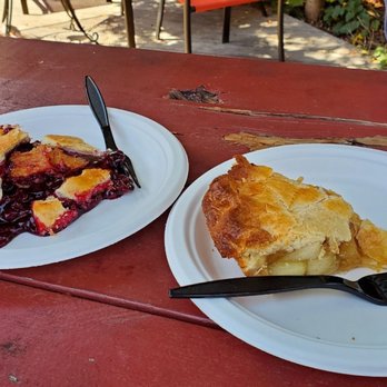 Linn's Restaurant - Ollalieberry and apple pie - American Near Me - Cambria, California