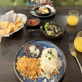 Briarcliff Barrio - Chicken chimichanga and Carnitas - Mexican Near Me - Kansas City, Missouri