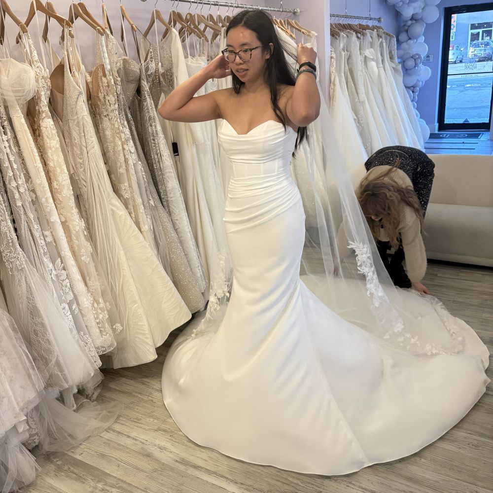 Luxe Redux Bridal - Luxe Privee Emory Gown in Size 12 - Bridal Near Me - Indianapolis, Indiana Luxe Redux Bridal - Luxe Privee Emory Gown in Size 12 - Bridal Near Me - Indianapolis, Indiana