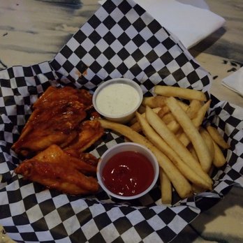 Benders Sports And Spirits - 6 wings + fries - Sports Bars Near Me - Dallas, Texas