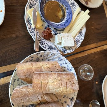 Grandiflora Wine Garden - Vegetarian Near Me - Norfolk, Virginia