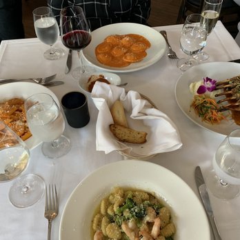 Lumi's Restaurant - Shrimp penne, lobster ravioli, rack of lamb, gnocchi - Italian Near Me - Fairfield, New Jersey