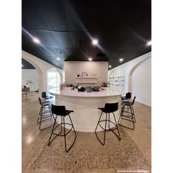 K. Rae Salon and Spa - They have a bar! Amazing | #intenselypassionatephotography