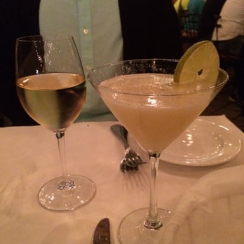 Cafe Santorini - Wine and margarita - Italian Near Me - Pasadena, California